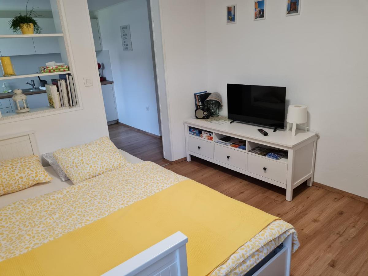 Apartma Liza Trzic Exterior photo